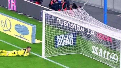 What if Messi were right-footed?