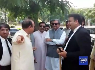 PTI and PMLN leaders outside SC