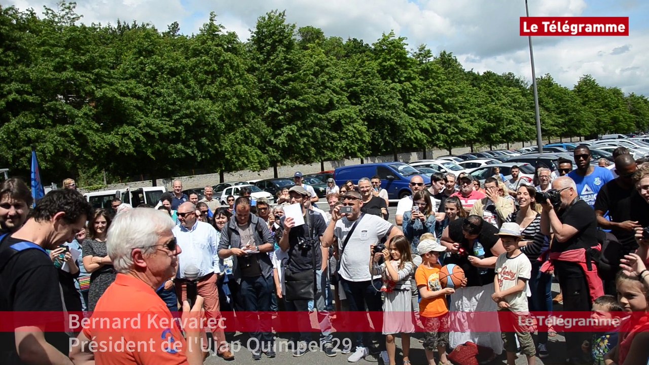 Quimper. Les basketteurs de l'Ujap fêtés par leurs supporteurs