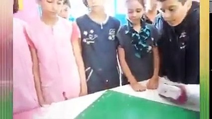 ‫ معلمة تونسية تعلم طالباتها طريقة رائعة... ‬