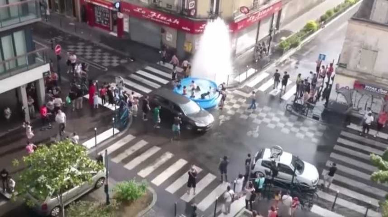 Pantin : Des jeunes ouvrent les bouches d'incendie et installent une piscine en pleine rue (vidéo)