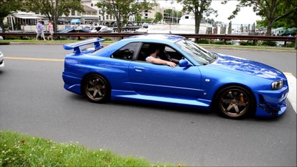 MODDED Nissan Skyline R34 LOUD REVS and HUGE Acceleration onto freeway