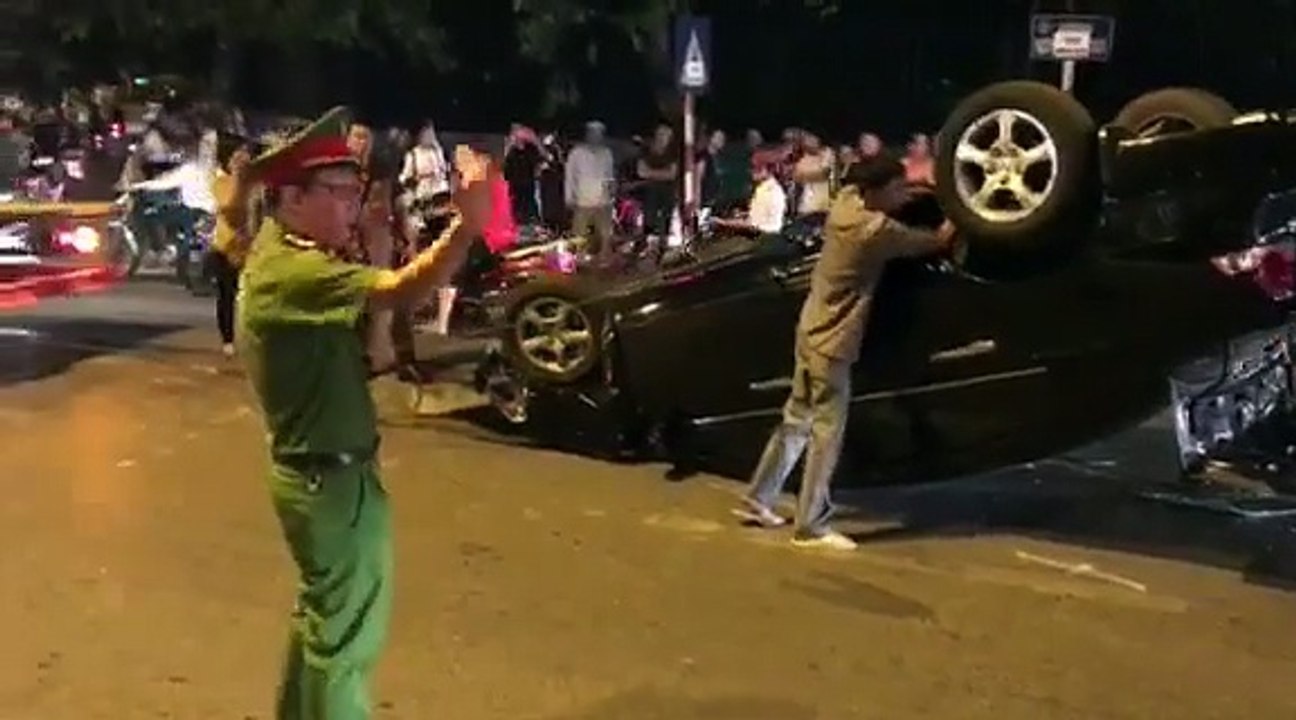 ô tô mất phanh gây tai nạn liên hoàn