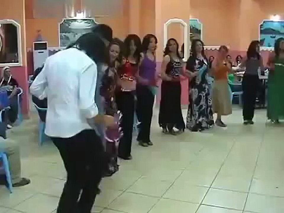 Sandalye Amcayı Kaldıramadı