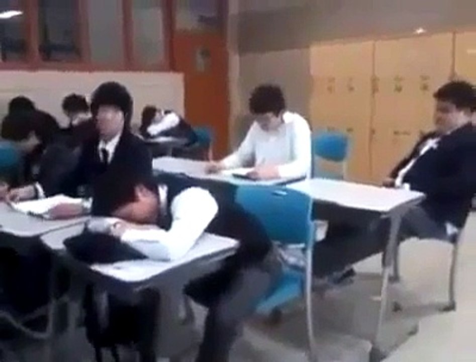Very Funny Students Fight