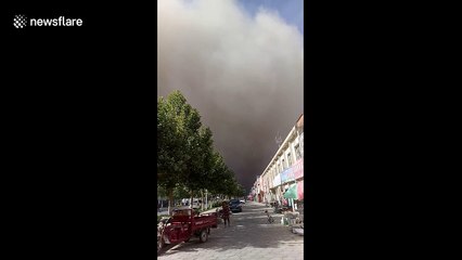 Sandstorm engulfs city in northwestern China