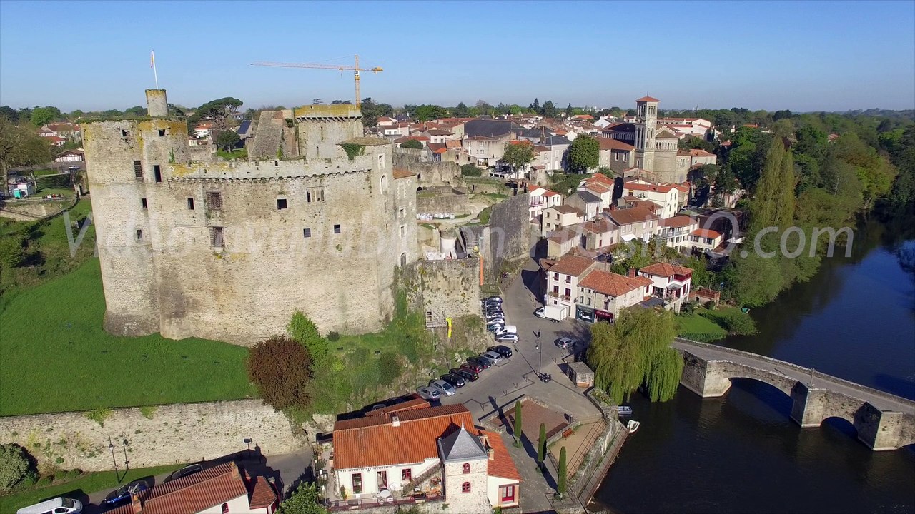 CLISSON ET SON CHÂTEAU VU PAR DRONE AU PRINTEMPS 3