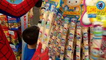 Anh em NGƯỜI NHỆN NHÍ đi siêu thị mua kẹo mút khổng lồ ♥ Video siêu nhân Người Nhện tập 29