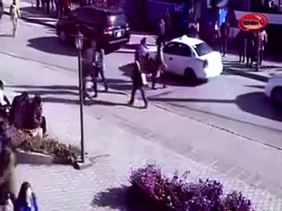 Жүжигчин Сөрөлт гуйлга гуйжээ