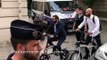 Cyril Hanouna arrivé en vélo pour son rendez-vous avec la secrétaire d'Etat, Marlène Schiappa ... et repart en vélo