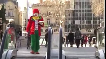 Funny Short Video Prank Escalator Lol !!