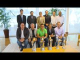Seleção de Beach Soccer leva o troféu da Copa do Mundo de 2017 à sede da CBF