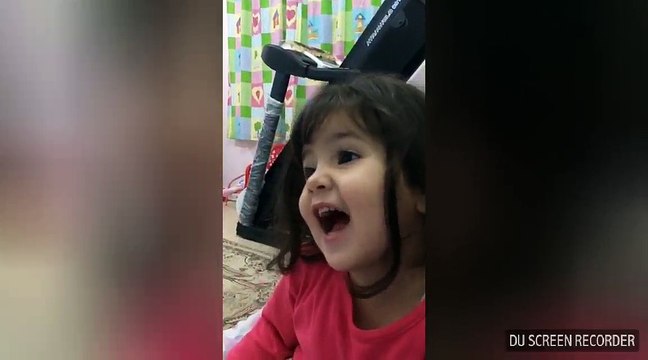 Regardez cette petite fille anglais réciter le coran (trés drôle)d