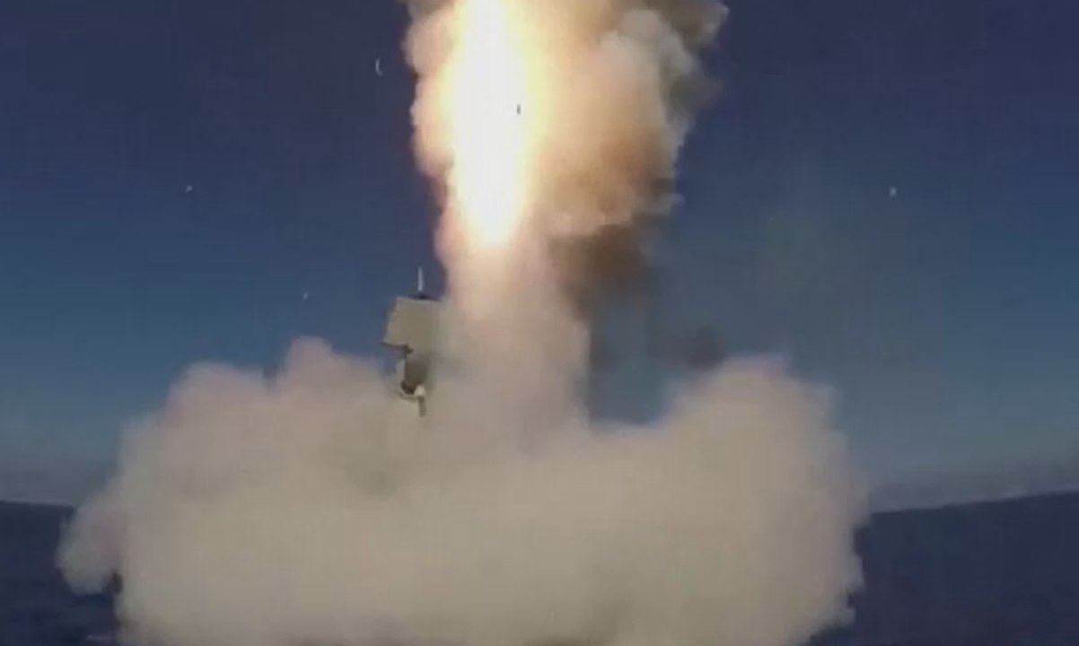 Rusia Serang ISIS dari Laut