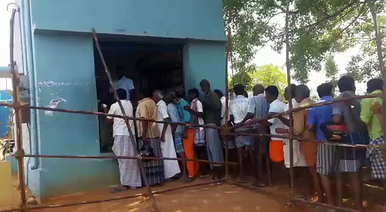 TASMAC shopping in tamilnadu குடி மகன்களுக்கு சரக்கு கிடைக்கவில்லை