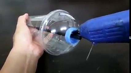 Cách chế tạo bẫy chuột đơn giản từ ly trà sữa