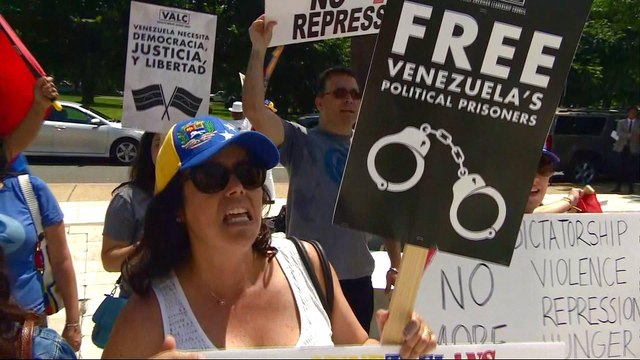 Venezuela: Tens of thousands protest amid international talks on crisis