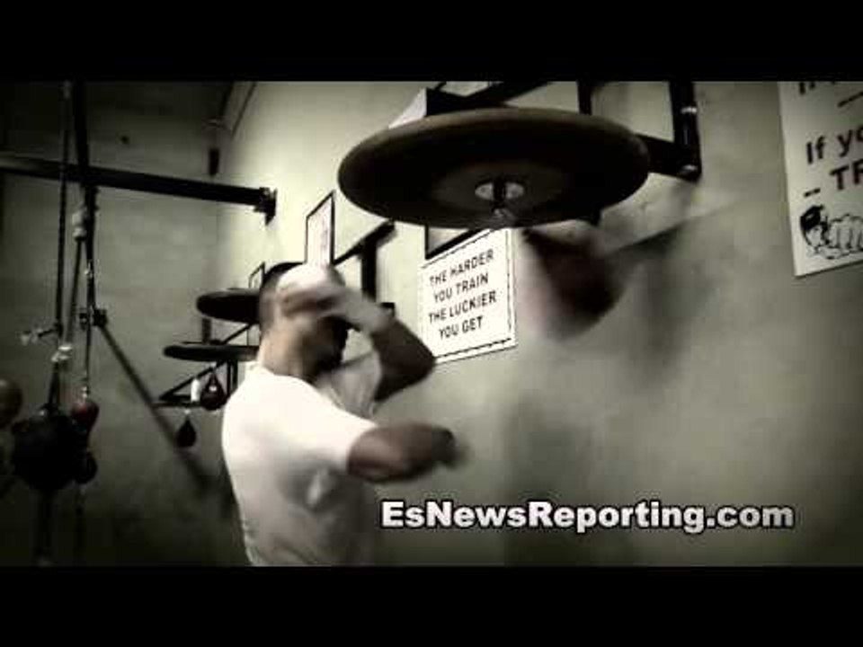 Mikey Garcia Owns The Speedbag - esnews boxing
