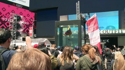 Giant water tank in Times Square debuts World Science Festival