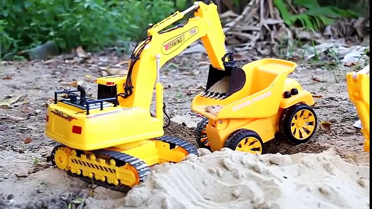 Police Car Cartoon For Children, Video for children Mobile Suit Gundam Toy Car Radio, Car Radio, Makro. Toy car