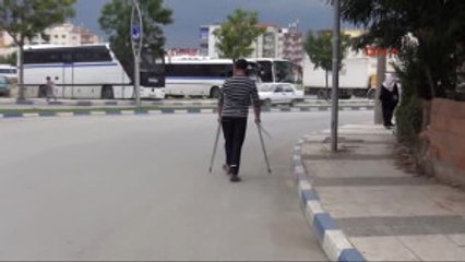 Manisa Kendisine Çarpan Sürücüyü Arıyor