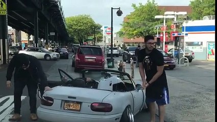 Carro rebaixado para lá das leis da física