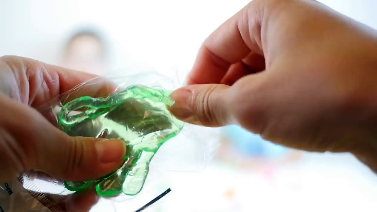 OUVERTURE OEUFS SURPRISES & BONBONS des machines d'HAPPY CITY