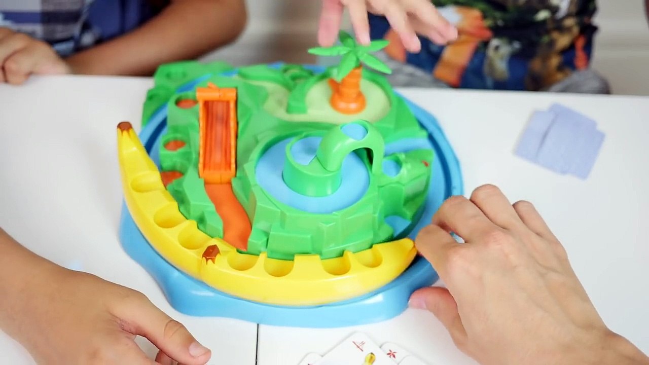 JEU - A FOND LES BANANES ! Qui sera le 1er à faire toutes les attractions - - Jeu de société