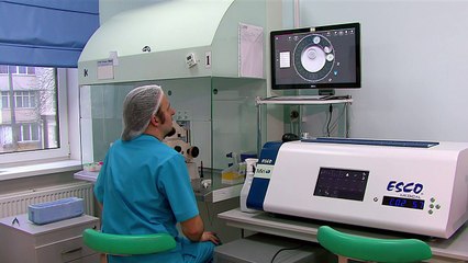 Médico pioneiro em concepção de bebês com três pais