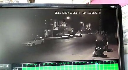 Park halindeki motosikleti böyle çaldı