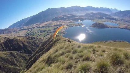 Speed Flying en frôlant une montagne