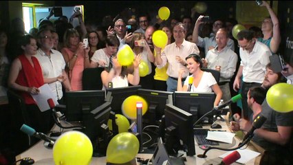 Quand la rédaction de franceinfo chante Happy Birthday en studio