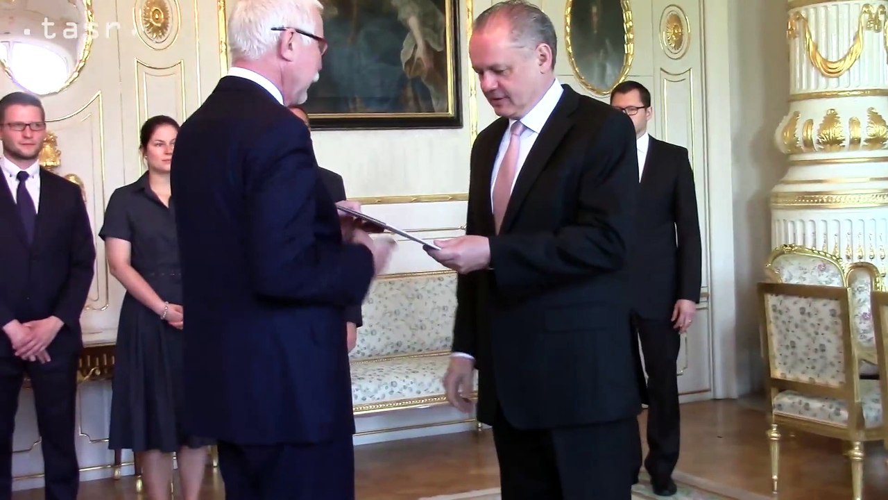 PREZIDENT: Vymenoval Pavla Šajgalíka za predsedu Slovenskej akadémie vied