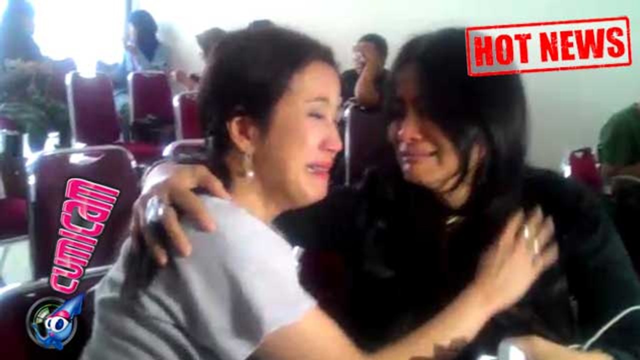 Hot News! Luapan Tangis Andi Soraya di Hadapan Jenazah Yana Zein - Cumicam 01 Juni 2017