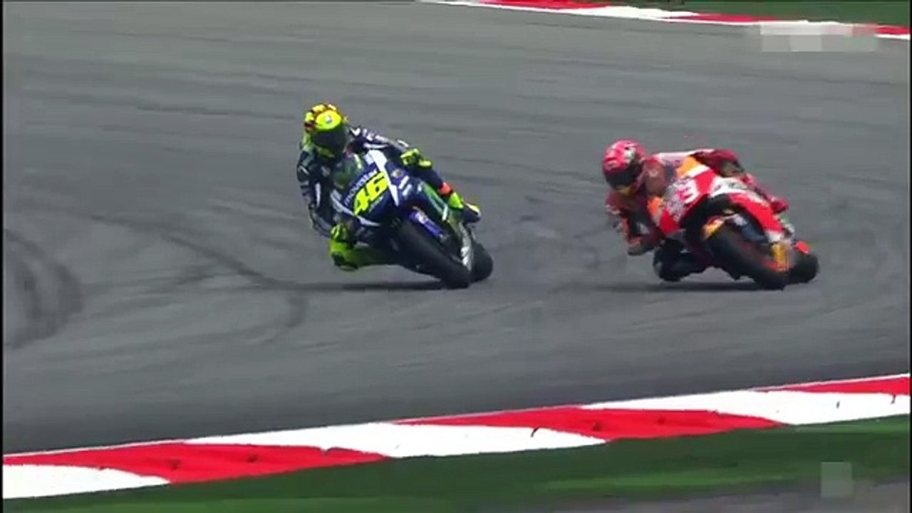 MotoGp Vantino Rossi kicks Marques