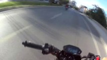 Motosiklet Sürücüsü Kaskı Sayesinde Hayata Tutundu...kaza Anı Kamerada