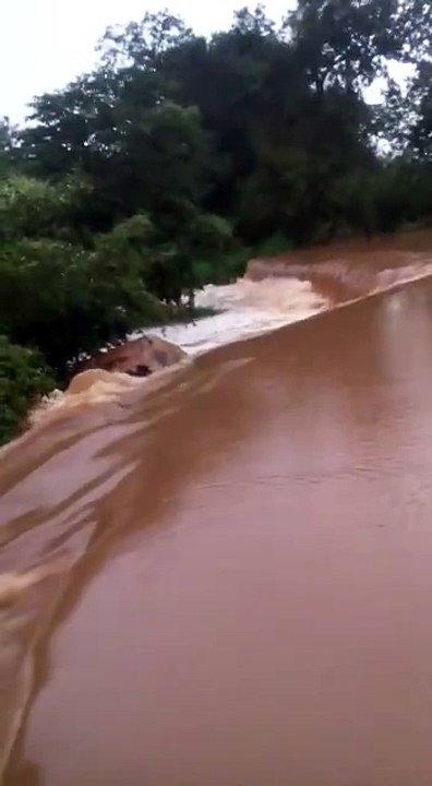 Barragem sangrando
