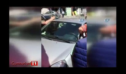 Bonzai içen gençler araçla markete girdi