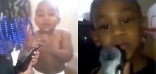 Un père indigne laisse ses enfants jouer avec une arme