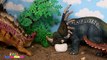 Videos de Dinosaurios paryrannosaurus Rex v_s Pentaceratops  Schleich D