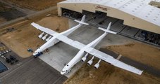 Dünyanın En Büyük Uçağı İlk Kez Gün Yüzüne Çıktı