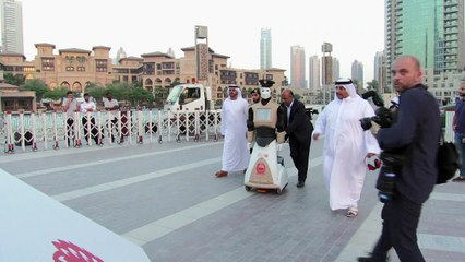 رجال آليون في شرطة دبي للحماية ونقل المعلومات