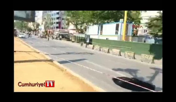 Beşiktaş'ta yol çöktü, yol trafiğe kapandı