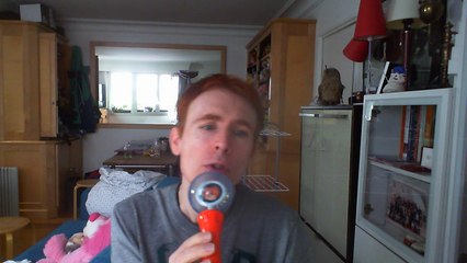 Wiwi égratigne "la java" de Zizi Jeanmaire