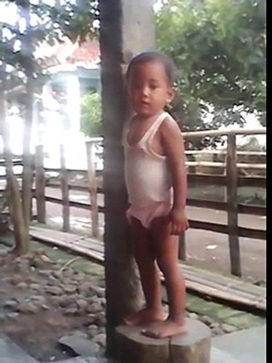 Video Funny Little Boy Falls - Fun Videos