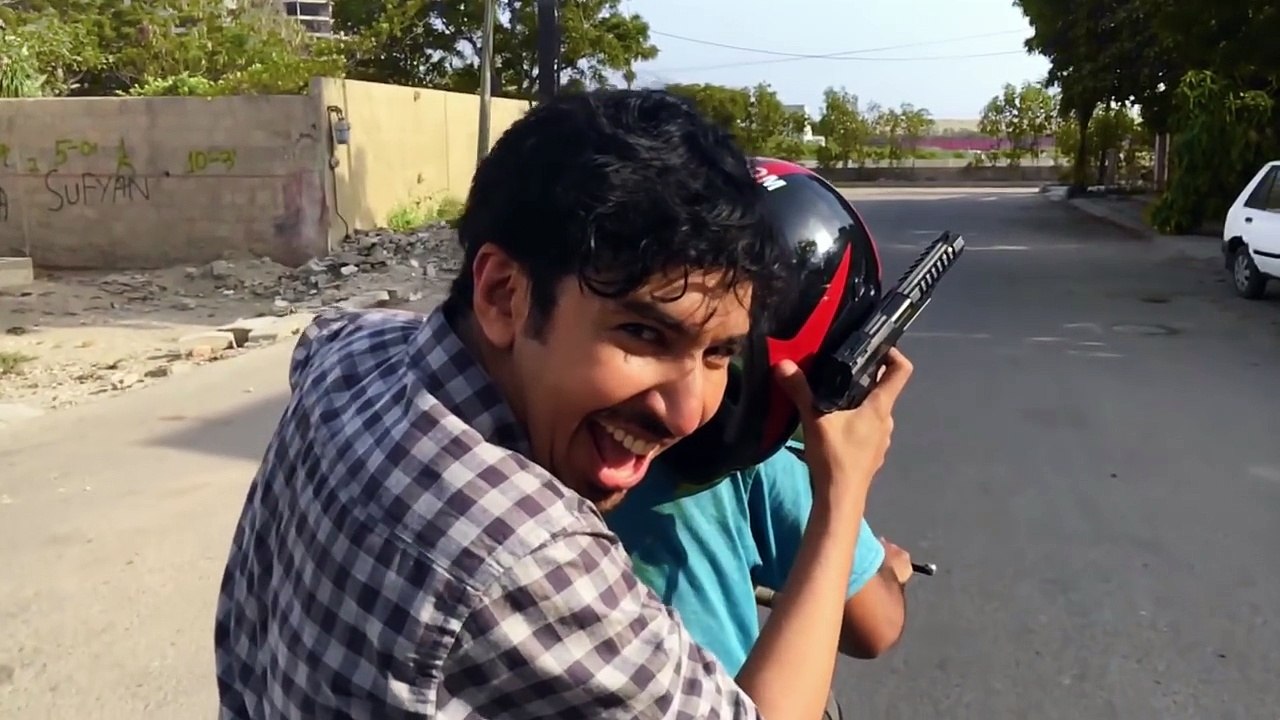 Bekaar Films - Game of Likes ft. Mooroo