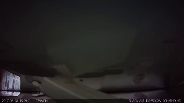 Quand le capot de ta voiture s'ouvre sur l'autoroute.. FAIL