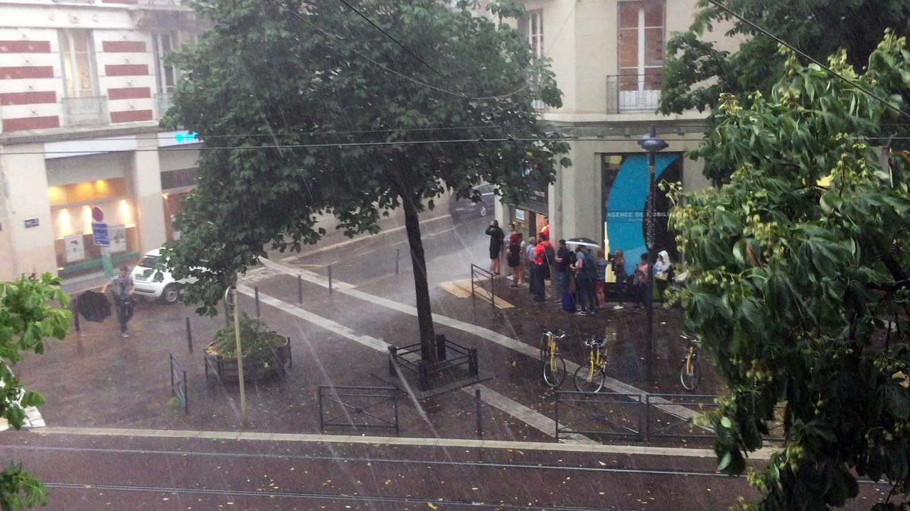 Violent orage de grêle à Grenoble