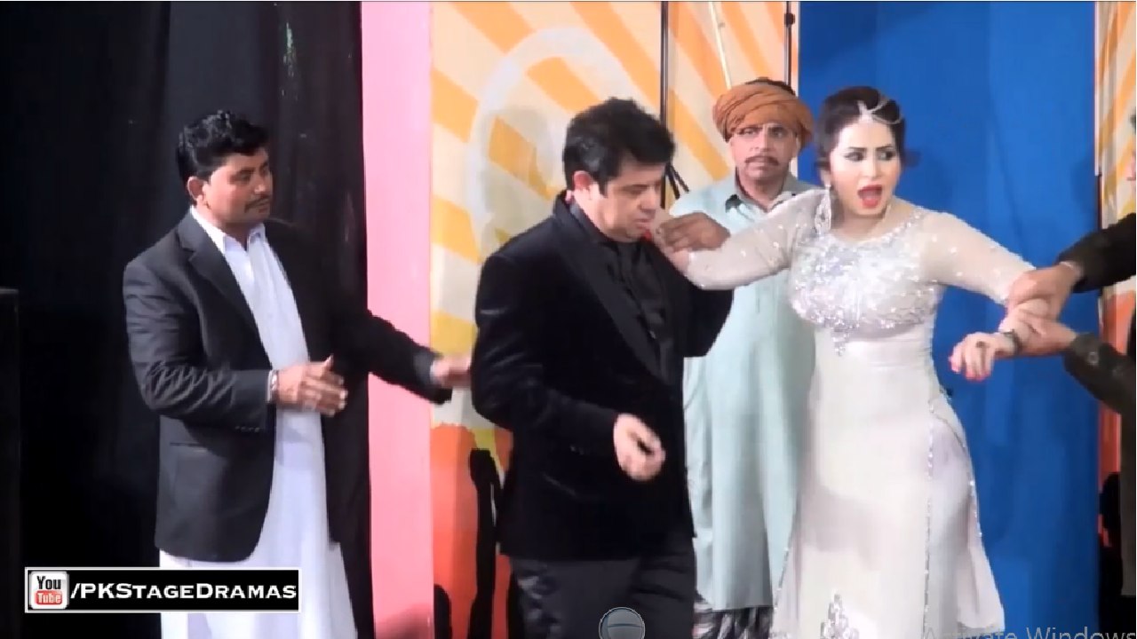 Naseem Vicky Comedy With a Mujra Girl - Funny Stage Drama