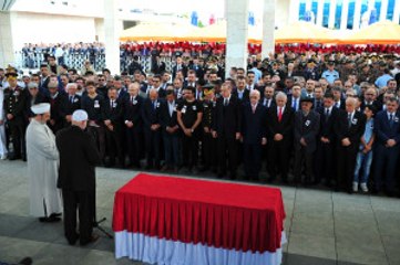 Devletin Zirvesi Onu Yalnız Bırakmadı